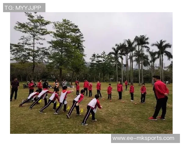 掌握自由足球连续拉球技巧提升你的球技与比赛表现